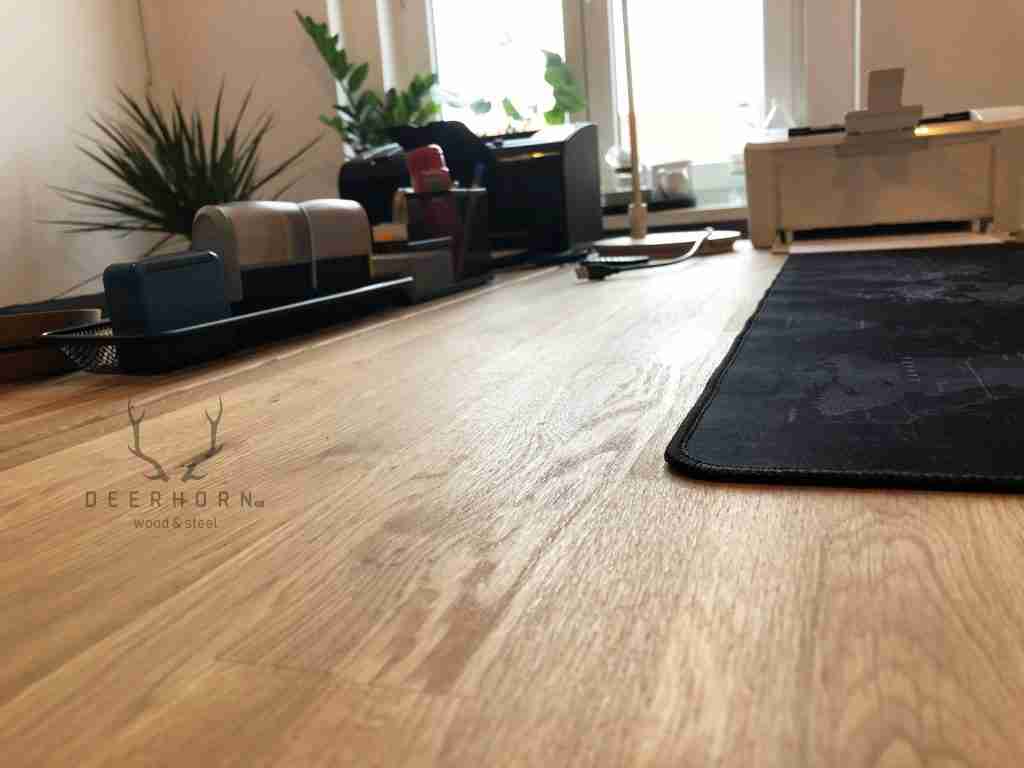 Holztisch
