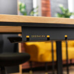 Loft Schreibtisch aus Holz und Metall mit Kabelführung