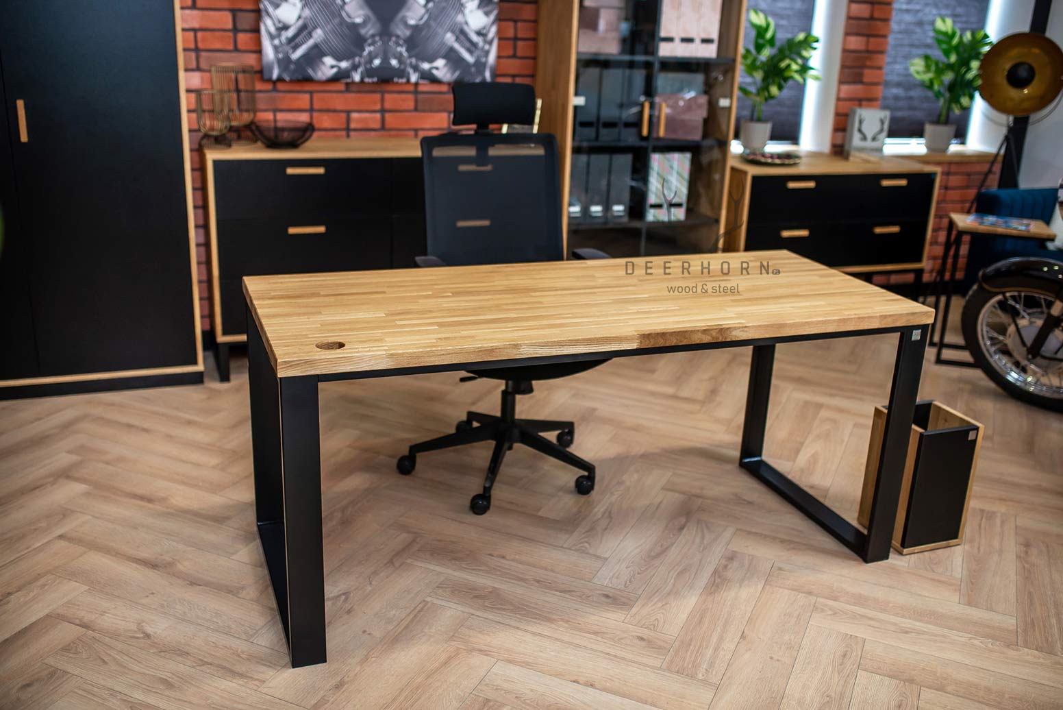 Schreibtisch für bequemes und komfortables Arbeiten