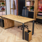 moderner minimalistischer Schreibtisch