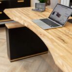 Elektrisch verstellbarer Schreibtisch
