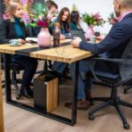 Ergonomischer Konferenztisch