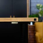 Möbel aus Holz und Metall