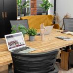 Moderner Konferenztisch