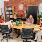 repräsentativer Industrie-Konferenztisch