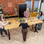 Konferenzraumtisch mit elektrischer Höhenverstellung