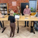 hoher Konferenztisch