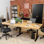 höhenverstellbarer Konferenztisch