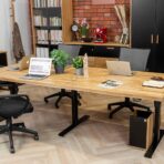 Tisch mit elektrischer Höhenverstellung