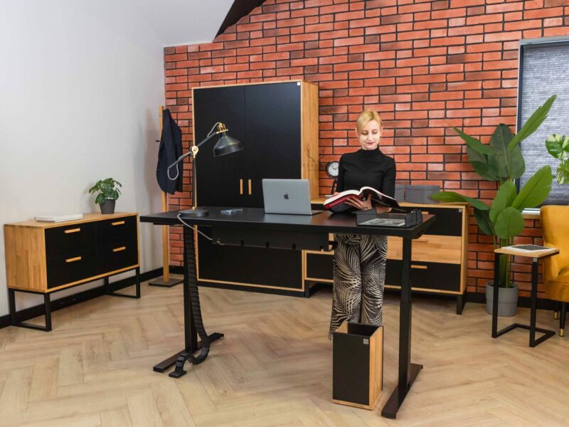 Loft-Schreibtisch für stehende Arbeit
