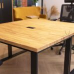 Schreibtische mit Holzauflagen