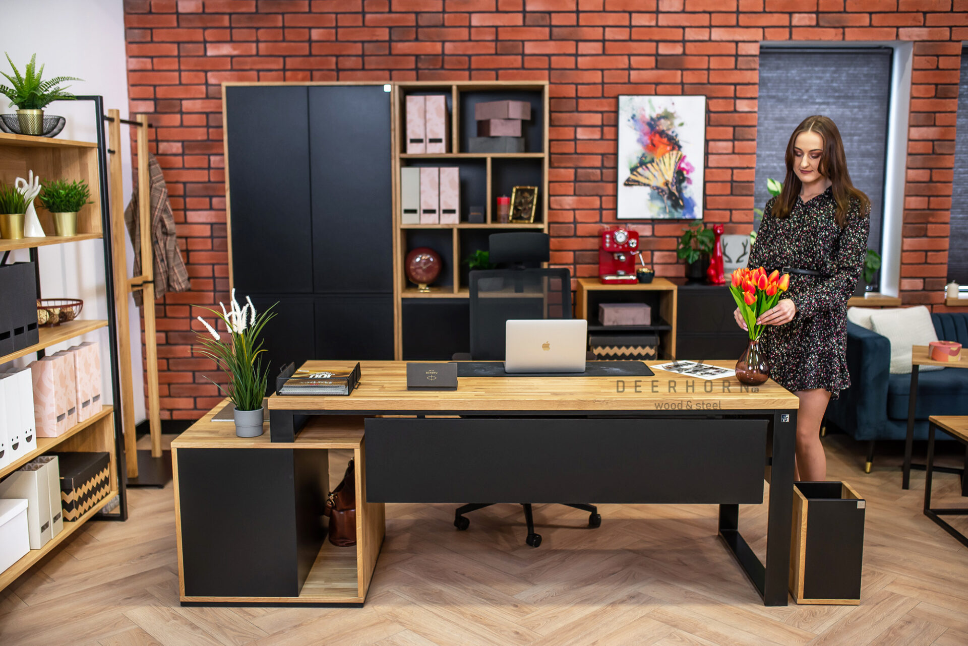 Möbel für das Büro des Beraters schwarze Büromöbel