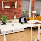 Schreibtisch im skandinavischen Stil