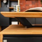 Schreibtisch aus Eiche mit schwarzem