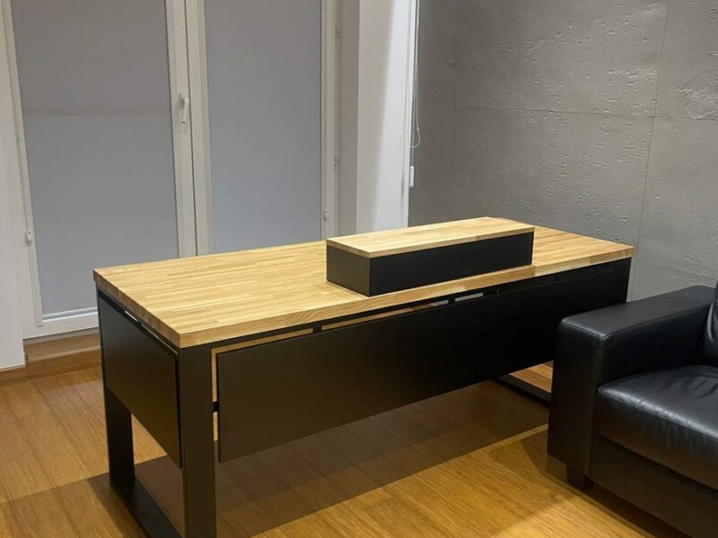 Holztisch