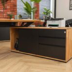 Langer Sockel für Loft-Schreibtisch