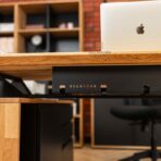 Industrielle Kabelorganisation für den Schreibtisch