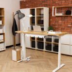 elektrischer Schreibtisch in Weiß