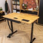 Ergonomisch verstellbarer Schreibtisch