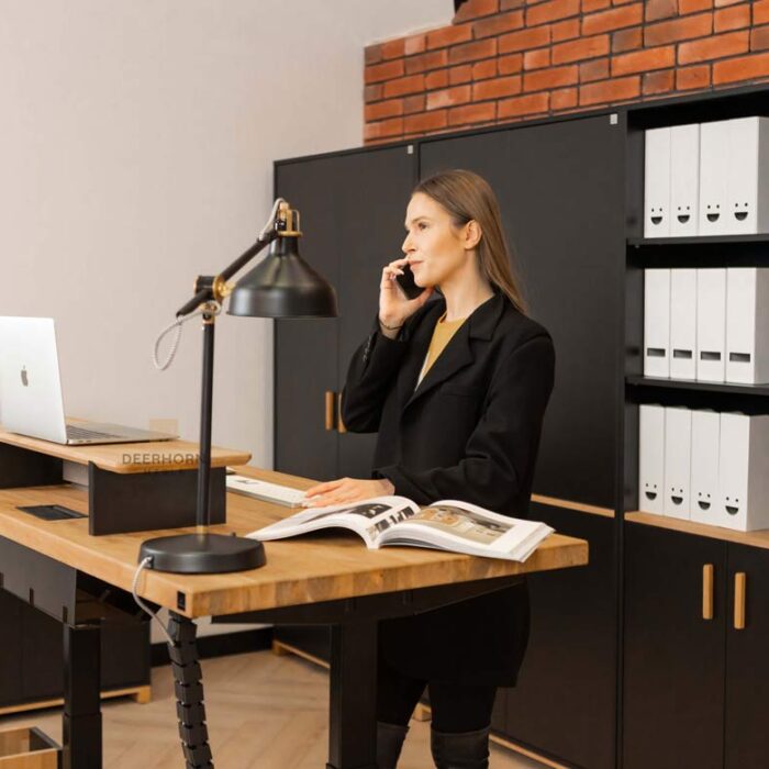elektrisch verstellbarer Schreibtisch