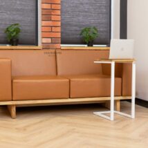 Sofa auf Beinen