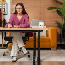 biurko regulowane dla nastolatki