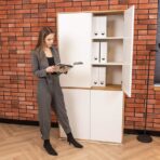 weißer abschließbarer Büroschrank mit Regalen