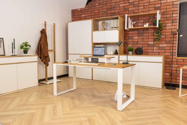 weißer Schreibtisch mit Holz als Platte