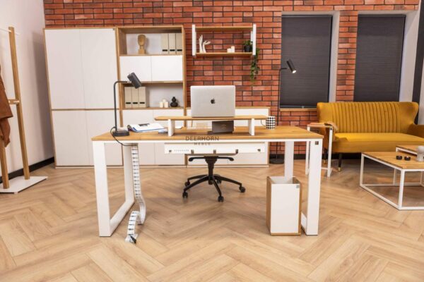 Boho Schreibtisch weiße Beine und Holzplatte