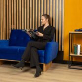 Sofa für das Arbeitszimmer in kobaltblau