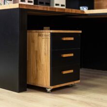 kleines mobiles Podest auf Rädern