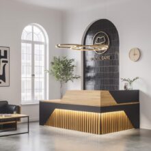 Empfangstresen aus Holz mit Lamellen