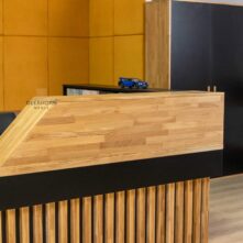 Empfangstresen aus Holz