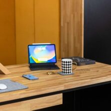 Möbel für die Rezeption aus Holz