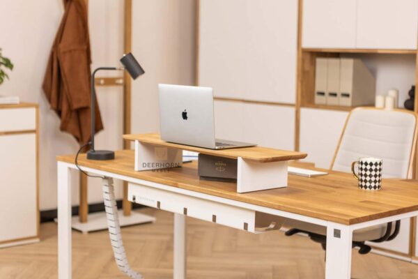 Laptop-Ständer mit Holzschläger