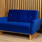 Sitzsofa mit Holzbeinen