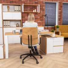weißer skandinavischer Schreibtisch mit Rollcontainer