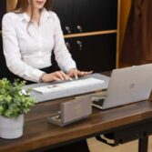 Schreibtisch aus Eiche für das Arbeitszimmer