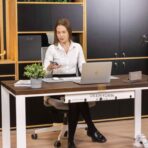 Schrank-Schreibtisch mit brauner Platte