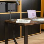 loft desk schwarz mit brauner Platte