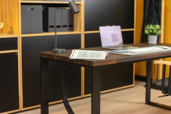 loft desk schwarz mit brauner Platte