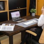 Laptop-Schreibtisch, Vorderansicht