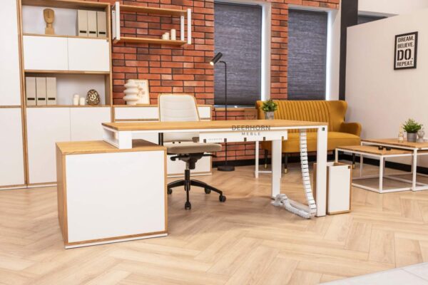 Schreibtisch mit Schränken und Schubladen in Weiß mit Holz