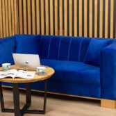 wohnzimmersofa in kobaltblau
