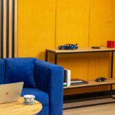 moderne wohnzimmersofas mit kissen