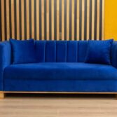kobaltfarbenes Loungesofa mit Holzbeinen