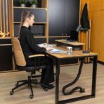 biurko dębowe, widok z prawej strony