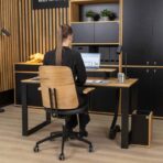 biurko industrialne, widok z przodu