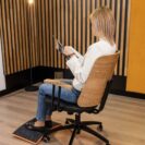 Bürodrehsessel - Foto einer Person auf einem Sessel