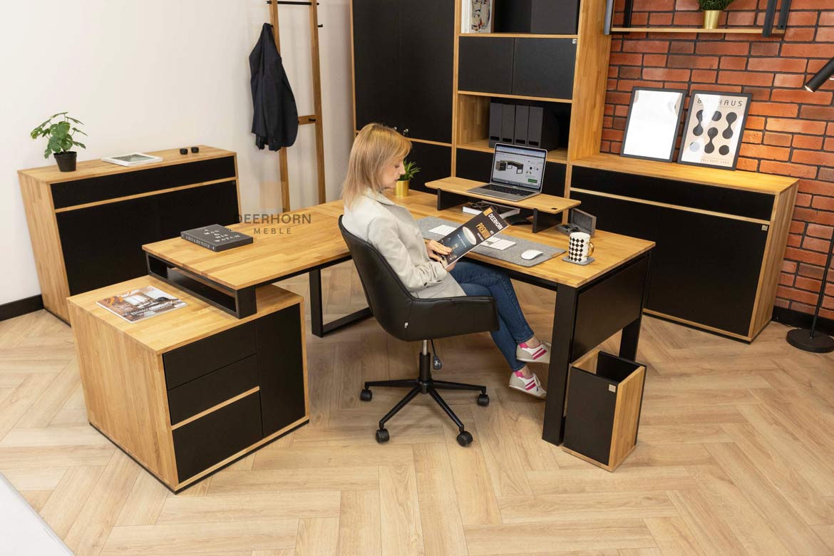 extra großer Bürotisch